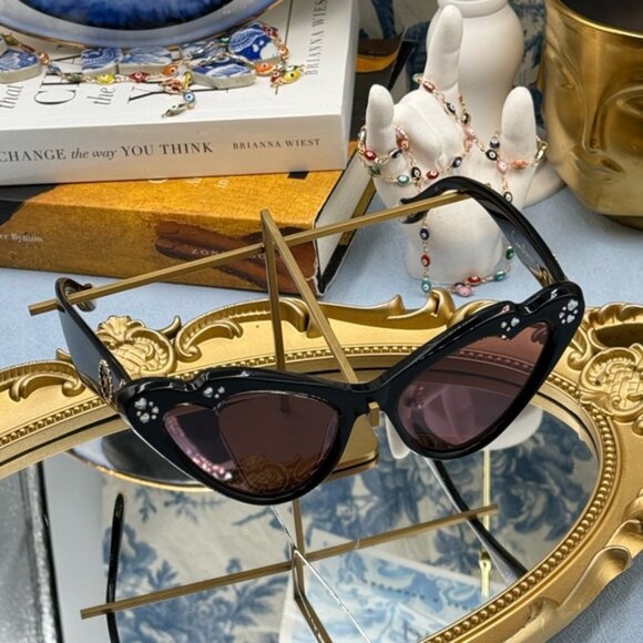 🆕 CAMILLA 🧿 NWOT Flutterby Sunglasses, Black Acetate & Dark Pink Lens - Picture 13 of 16